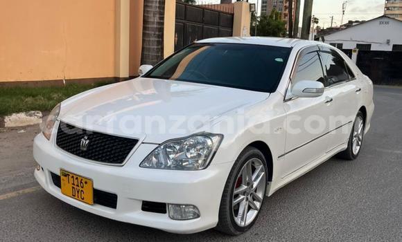 Buy Used Toyota Crown White Car in Dar es Salaam in Dar es Salaam Buy Used Toyota Crown White Car in Dar es Salaam in Dar es Salaam