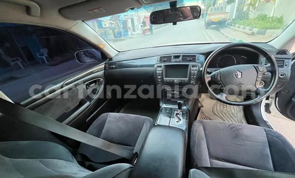 Buy Used Toyota Crown White Car in Dar es Salaam in Dar es Salaam Buy Used Toyota Crown White Car in Dar es Salaam in Dar es Salaam