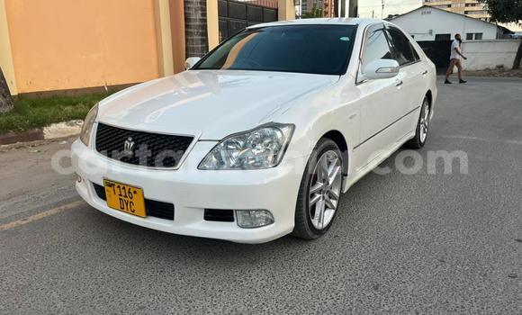 Nunua Imported Toyota Crown Nyeupe Gari ndani ya Dar es Salaam nchini Dar es Salaam Nunua Imported Toyota Crown Nyeupe Gari ndani ya Dar es Salaam nchini Dar es Salaam
