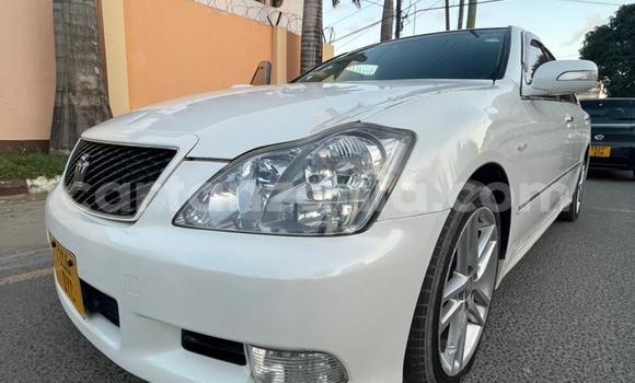 Nunua Imported Toyota Crown Nyeupe Gari ndani ya Dar es Salaam nchini Dar es Salaam Nunua Imported Toyota Crown Nyeupe Gari ndani ya Dar es Salaam nchini Dar es Salaam