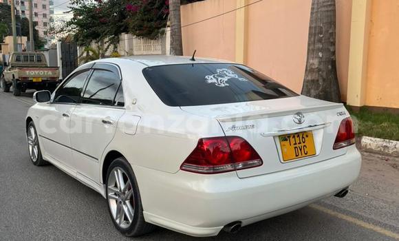 Nunua Imported Toyota Crown Nyeupe Gari ndani ya Dar es Salaam nchini Dar es Salaam Nunua Imported Toyota Crown Nyeupe Gari ndani ya Dar es Salaam nchini Dar es Salaam