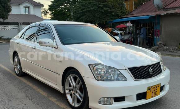 Nunua Imported Toyota Crown Nyeupe Gari ndani ya Dar es Salaam nchini Dar es Salaam Nunua Imported Toyota Crown Nyeupe Gari ndani ya Dar es Salaam nchini Dar es Salaam