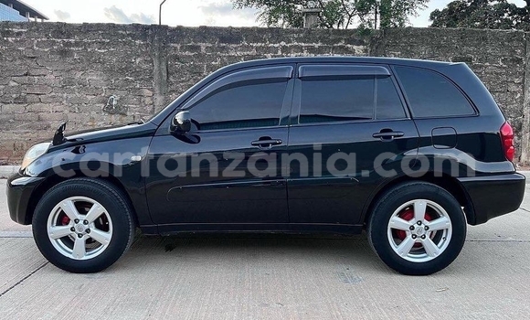 Nunua Ilio tumika Toyota RAV4 Nyeusi Gari ndani ya Dar es Salaam nchini Dar es Salaam