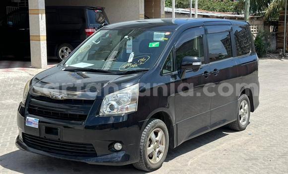 Nunua Imported Toyota Noah Nyeusi Gari ndani ya Dar es Salaam nchini Dar es Salaam Nunua Imported Toyota Noah Nyeusi Gari ndani ya Dar es Salaam nchini Dar es Salaam