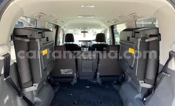 Nunua Imported Toyota Noah Nyeusi Gari ndani ya Dar es Salaam nchini Dar es Salaam Nunua Imported Toyota Noah Nyeusi Gari ndani ya Dar es Salaam nchini Dar es Salaam