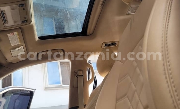 Nunua Ilio tumika Toyota Land Cruiser Beige Gari ndani ya Dar es Salaam nchini Dar es Salaam Nunua Ilio tumika Toyota Land Cruiser Beige Gari ndani ya Dar es Salaam nchini Dar es Salaam