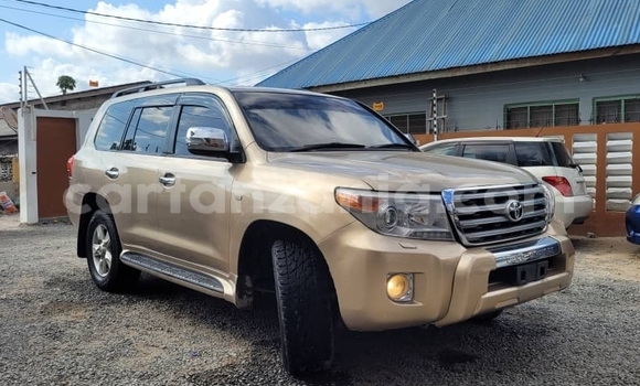 Nunua Ilio tumika Toyota Land Cruiser Beige Gari ndani ya Dar es Salaam nchini Dar es Salaam Nunua Ilio tumika Toyota Land Cruiser Beige Gari ndani ya Dar es Salaam nchini Dar es Salaam