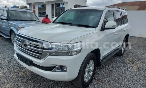 Nunua Imported Toyota Land Cruiser Nyeupe Gari ndani ya Dar es Salaam nchini Dar es Salaam Nunua Imported Toyota Land Cruiser Nyeupe Gari ndani ya Dar es Salaam nchini Dar es Salaam