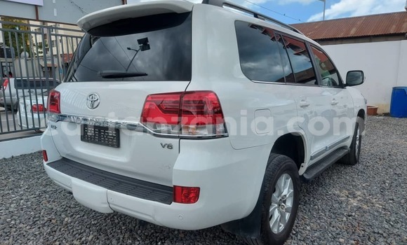 Nunua Imported Toyota Land Cruiser Nyeupe Gari ndani ya Dar es Salaam nchini Dar es Salaam Nunua Imported Toyota Land Cruiser Nyeupe Gari ndani ya Dar es Salaam nchini Dar es Salaam