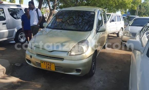 Nunua Ilio tumika Toyota FunCargo Kijani Gari ndani ya Dar es Salaam nchini Dar es Salaam Nunua Ilio tumika Toyota FunCargo Kijani Gari ndani ya Dar es Salaam nchini Dar es Salaam