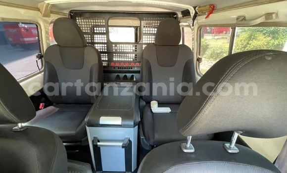 Nunua Ilio tumika Toyota Land Cruiser Nyeupe Gari ndani ya Dar es Salaam nchini Dar es Salaam Nunua Ilio tumika Toyota Land Cruiser Nyeupe Gari ndani ya Dar es Salaam nchini Dar es Salaam