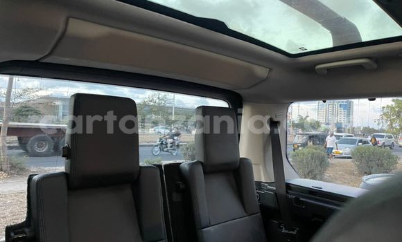 Buy Import Land Rover Discovery Silver Car in Dar es Salaam in Dar es Salaam Buy Import Land Rover Discovery Silver Car in Dar es Salaam in Dar es Salaam