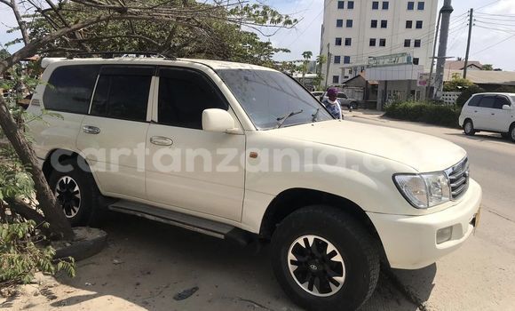 Nunua Ilio tumika Toyota Land Cruiser Nyeupe Gari ndani ya Dar es Salaam nchini Dar es Salaam