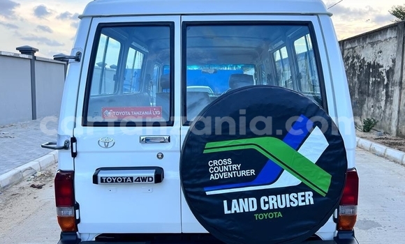 Nunua Ilio tumika Toyota Land Cruiser Nyeupe Gari ndani ya Dar es Salaam nchini Dar es Salaam Nunua Ilio tumika Toyota Land Cruiser Nyeupe Gari ndani ya Dar es Salaam nchini Dar es Salaam