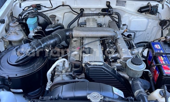 Nunua Ilio tumika Toyota Land Cruiser Nyeupe Gari ndani ya Dar es Salaam nchini Dar es Salaam Nunua Ilio tumika Toyota Land Cruiser Nyeupe Gari ndani ya Dar es Salaam nchini Dar es Salaam