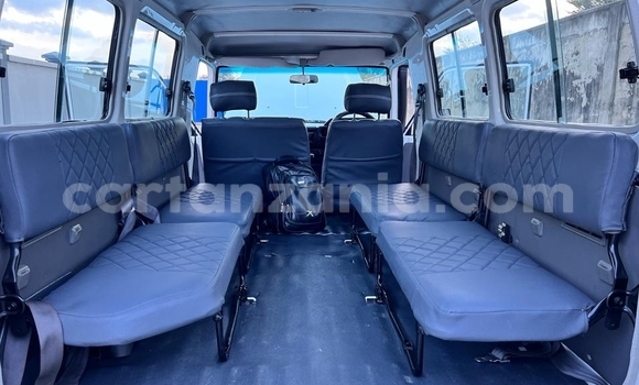 Nunua Ilio tumika Toyota Land Cruiser Nyeupe Gari ndani ya Dar es Salaam nchini Dar es Salaam Nunua Ilio tumika Toyota Land Cruiser Nyeupe Gari ndani ya Dar es Salaam nchini Dar es Salaam