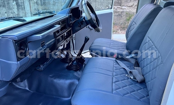 Nunua Ilio tumika Toyota Land Cruiser Nyeupe Gari ndani ya Dar es Salaam nchini Dar es Salaam Nunua Ilio tumika Toyota Land Cruiser Nyeupe Gari ndani ya Dar es Salaam nchini Dar es Salaam