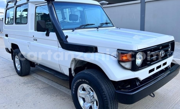 Nunua Ilio tumika Toyota Land Cruiser Nyeupe Gari ndani ya Dar es Salaam nchini Dar es Salaam Nunua Ilio tumika Toyota Land Cruiser Nyeupe Gari ndani ya Dar es Salaam nchini Dar es Salaam