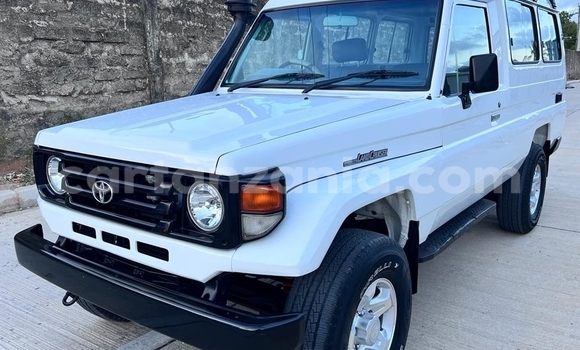 Nunua Ilio tumika Toyota Land Cruiser Nyeupe Gari ndani ya Dar es Salaam nchini Dar es Salaam Nunua Ilio tumika Toyota Land Cruiser Nyeupe Gari ndani ya Dar es Salaam nchini Dar es Salaam