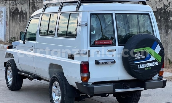 Nunua Ilio tumika Toyota Land Cruiser Nyeupe Gari ndani ya Dar es Salaam nchini Dar es Salaam Nunua Ilio tumika Toyota Land Cruiser Nyeupe Gari ndani ya Dar es Salaam nchini Dar es Salaam