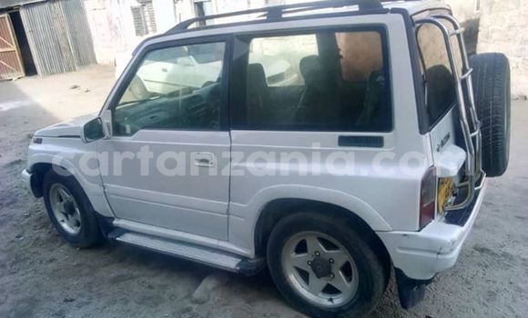 Buy Used Suzuki Escudo White Car in Dar es Salaam in Dar es Salaam