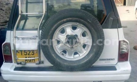 Nunua Ilio tumika Suzuki Escudo Nyeupe Gari ndani ya Dar es Salaam nchini Dar es Salaam Nunua Ilio tumika Suzuki Escudo Nyeupe Gari ndani ya Dar es Salaam nchini Dar es Salaam