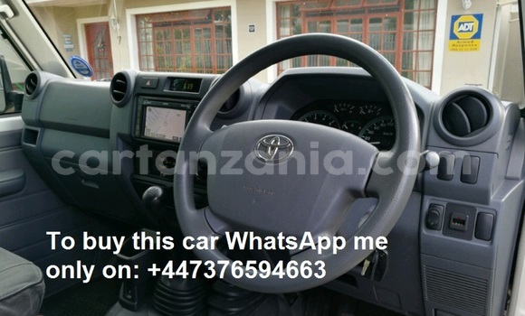 Nunua Ilio tumika Toyota Land Cruiser Nyeupe Gari ndani ya Dar es Salaam nchini Dar es Salaam Nunua Ilio tumika Toyota Land Cruiser Nyeupe Gari ndani ya Dar es Salaam nchini Dar es Salaam