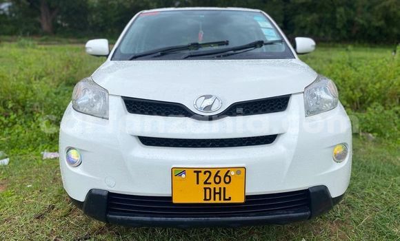 Buy Used Toyota IST White Car in Dar es Salaam in Dar es Salaam