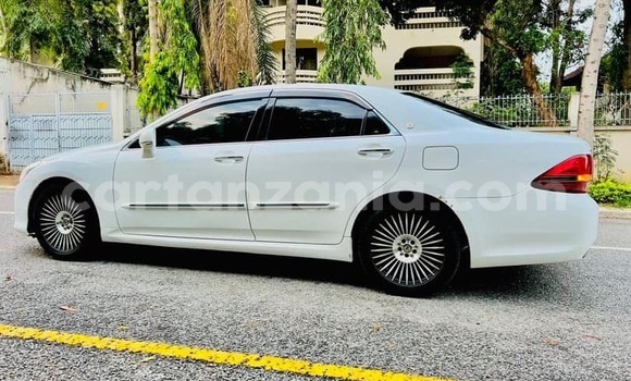 Nunua Ilio tumika Toyota Crown Nyeupe Gari ndani ya Dar es Salaam nchini Dar es Salaam Nunua Ilio tumika Toyota Crown Nyeupe Gari ndani ya Dar es Salaam nchini Dar es Salaam