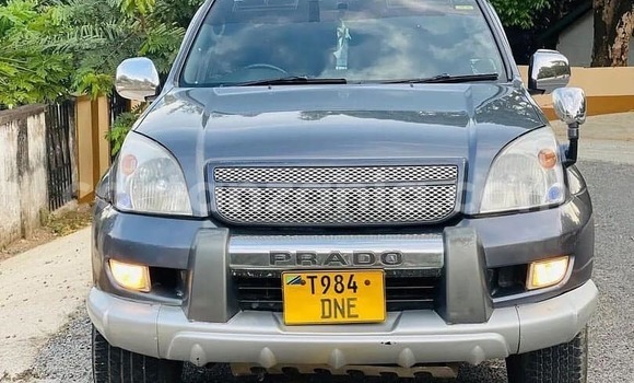 Nunua Ilio tumika Toyota Land Cruiser Prado Nyeusi Gari ndani ya Dar es Salaam nchini Dar es Salaam