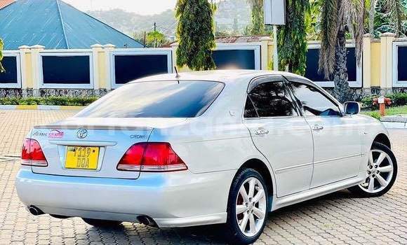 Nunua Ilio tumika Toyota Crown Fedha Gari ndani ya Mwanza nchini Mwanza