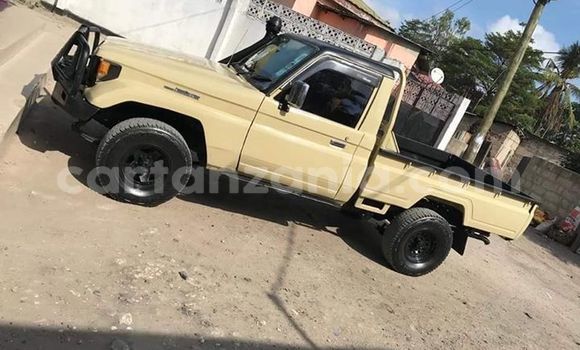 Nunua Ilio tumika Toyota Land Cruiser Beige Gari ndani ya Dar es Salaam nchini Dar es Salaam Nunua Ilio tumika Toyota Land Cruiser Beige Gari ndani ya Dar es Salaam nchini Dar es Salaam