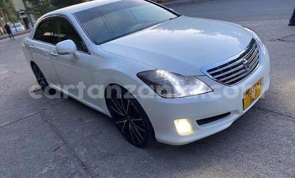 Nunua Ilio tumika Toyota Crown Nyeupe Gari ndani ya Mwanza nchini Mwanza Nunua Ilio tumika Toyota Crown Nyeupe Gari ndani ya Mwanza nchini Mwanza