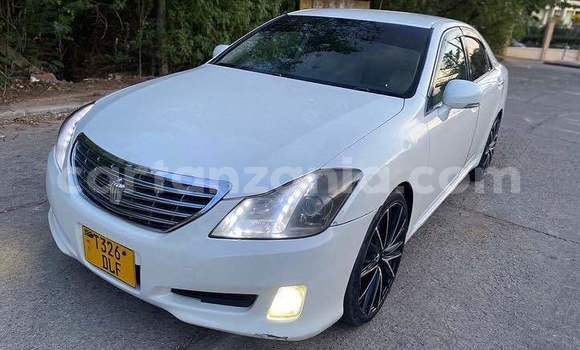Nunua Ilio tumika Toyota Crown Nyeupe Gari ndani ya Mwanza nchini Mwanza Nunua Ilio tumika Toyota Crown Nyeupe Gari ndani ya Mwanza nchini Mwanza