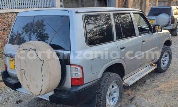 Nunua Ilio tumika Nissan Patrol Fedha Gari ndani ya Mwanza nchini Mwanza Nunua Ilio tumika Nissan Patrol Fedha Gari ndani ya Mwanza nchini Mwanza