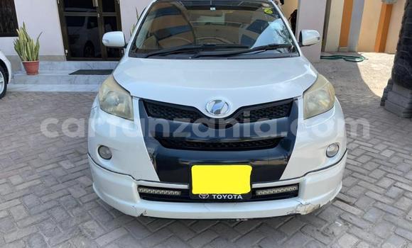 Buy Used Toyota IST White Car in Dar es Salaam in Dar es Salaam