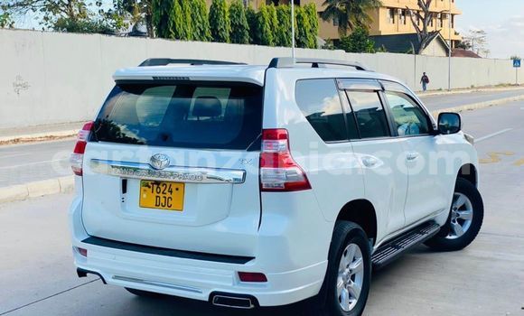 Nunua Ilio tumika Toyota Land Cruiser Prado Nyeupe Gari ndani ya Dar es Salaam nchini Dar es Salaam Nunua Ilio tumika Toyota Land Cruiser Prado Nyeupe Gari ndani ya Dar es Salaam nchini Dar es Salaam