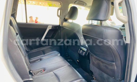 Nunua Ilio tumika Toyota Land Cruiser Prado Nyeupe Gari ndani ya Dar es Salaam nchini Dar es Salaam Nunua Ilio tumika Toyota Land Cruiser Prado Nyeupe Gari ndani ya Dar es Salaam nchini Dar es Salaam