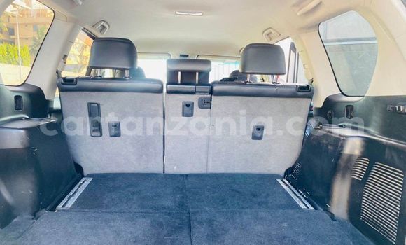 Nunua Ilio tumika Toyota Land Cruiser Prado Nyeupe Gari ndani ya Dar es Salaam nchini Dar es Salaam Nunua Ilio tumika Toyota Land Cruiser Prado Nyeupe Gari ndani ya Dar es Salaam nchini Dar es Salaam