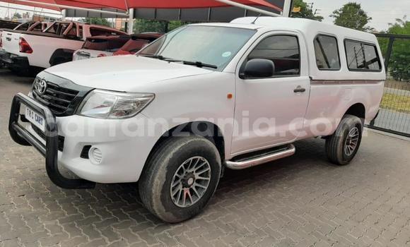 Buy Used Toyota Hilux White Car in Arusha in Arusha