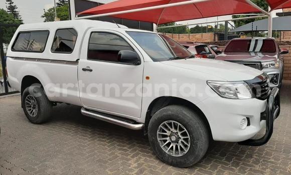 Buy Used Toyota Hilux White Car in Arusha in Arusha Buy Used Toyota Hilux White Car in Arusha in Arusha