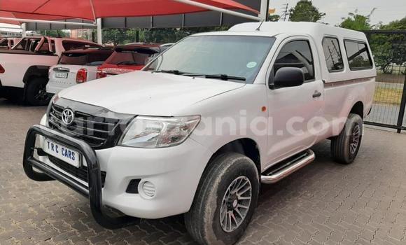 Buy Used Toyota Hilux White Car in Arusha in Arusha Buy Used Toyota Hilux White Car in Arusha in Arusha