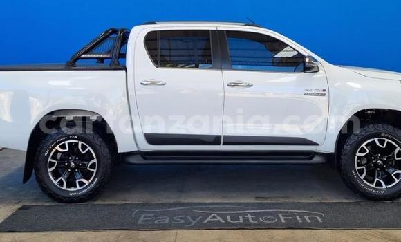 Buy Used Toyota Hilux White Car in Arusha in Arusha Buy Used Toyota Hilux White Car in Arusha in Arusha