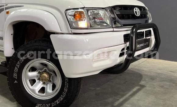 Nunua Ilio tumika Toyota Hilux Nyeupe Gari ndani ya Vijijini vya Babati nchini Manyara