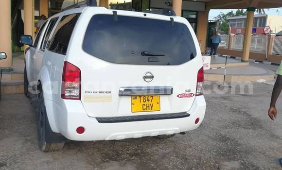 Nunua Ilio tumika Nissan Pathfinder Nyeupe Gari ndani ya Dar es Salaam nchini Dar es Salaam Nunua Ilio tumika Nissan Pathfinder Nyeupe Gari ndani ya Dar es Salaam nchini Dar es Salaam