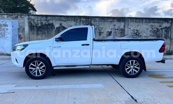 Nunua Ilio tumika Toyota Hilux Nyeupe Gari ndani ya Dar es Salaam nchini Dar es Salaam Nunua Ilio tumika Toyota Hilux Nyeupe Gari ndani ya Dar es Salaam nchini Dar es Salaam