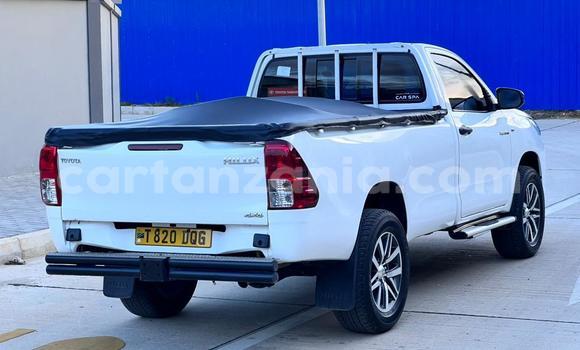 Nunua Ilio tumika Toyota Hilux Nyeupe Gari ndani ya Dar es Salaam nchini Dar es Salaam Nunua Ilio tumika Toyota Hilux Nyeupe Gari ndani ya Dar es Salaam nchini Dar es Salaam