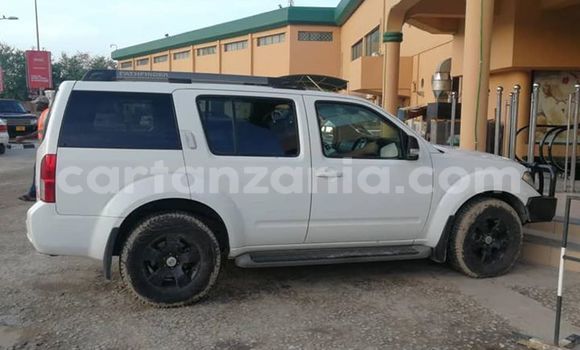 Nunua Ilio tumika Nissan Pathfinder Nyeupe Gari ndani ya Dar es Salaam nchini Dar es Salaam Nunua Ilio tumika Nissan Pathfinder Nyeupe Gari ndani ya Dar es Salaam nchini Dar es Salaam