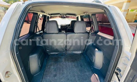 Buy Used Toyota RAV4 White Car in Dar es Salaam in Dar es Salaam Buy Used Toyota RAV4 White Car in Dar es Salaam in Dar es Salaam