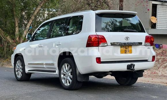 Buy Used Toyota Land Cruiser White Car in Dar es Salaam in Dar es Salaam